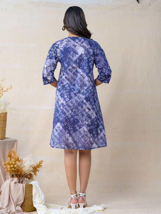 Raglan sleeve detailed A-line batik dress