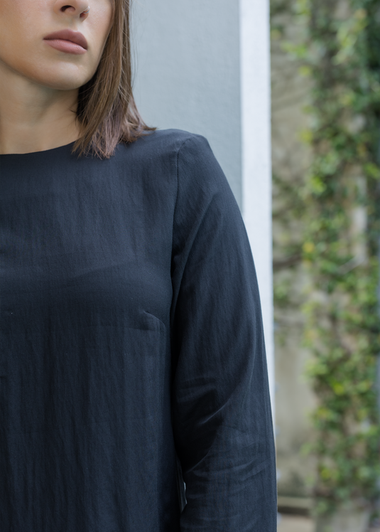 Round neck basic top with three quarter sleeves