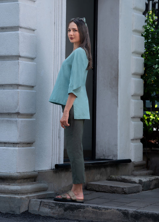 Blouse with big cuff