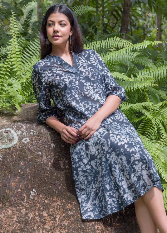 Batik leaves printed batik puff sleeved dress