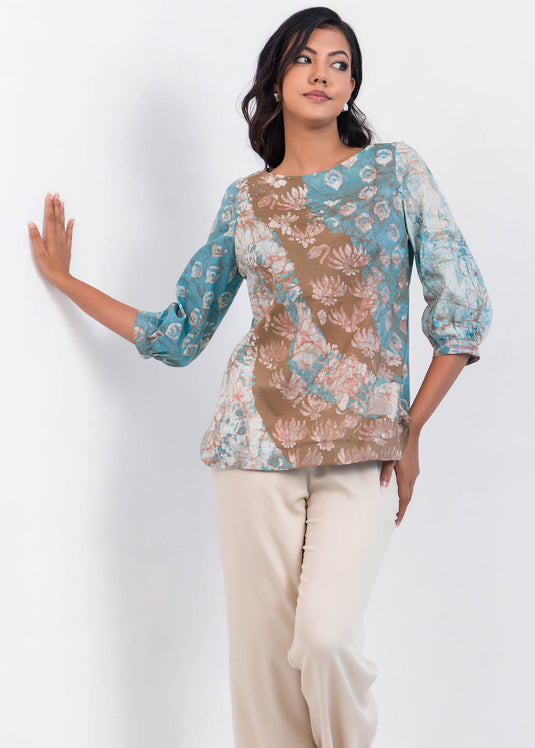Round neck detailed three batik color top