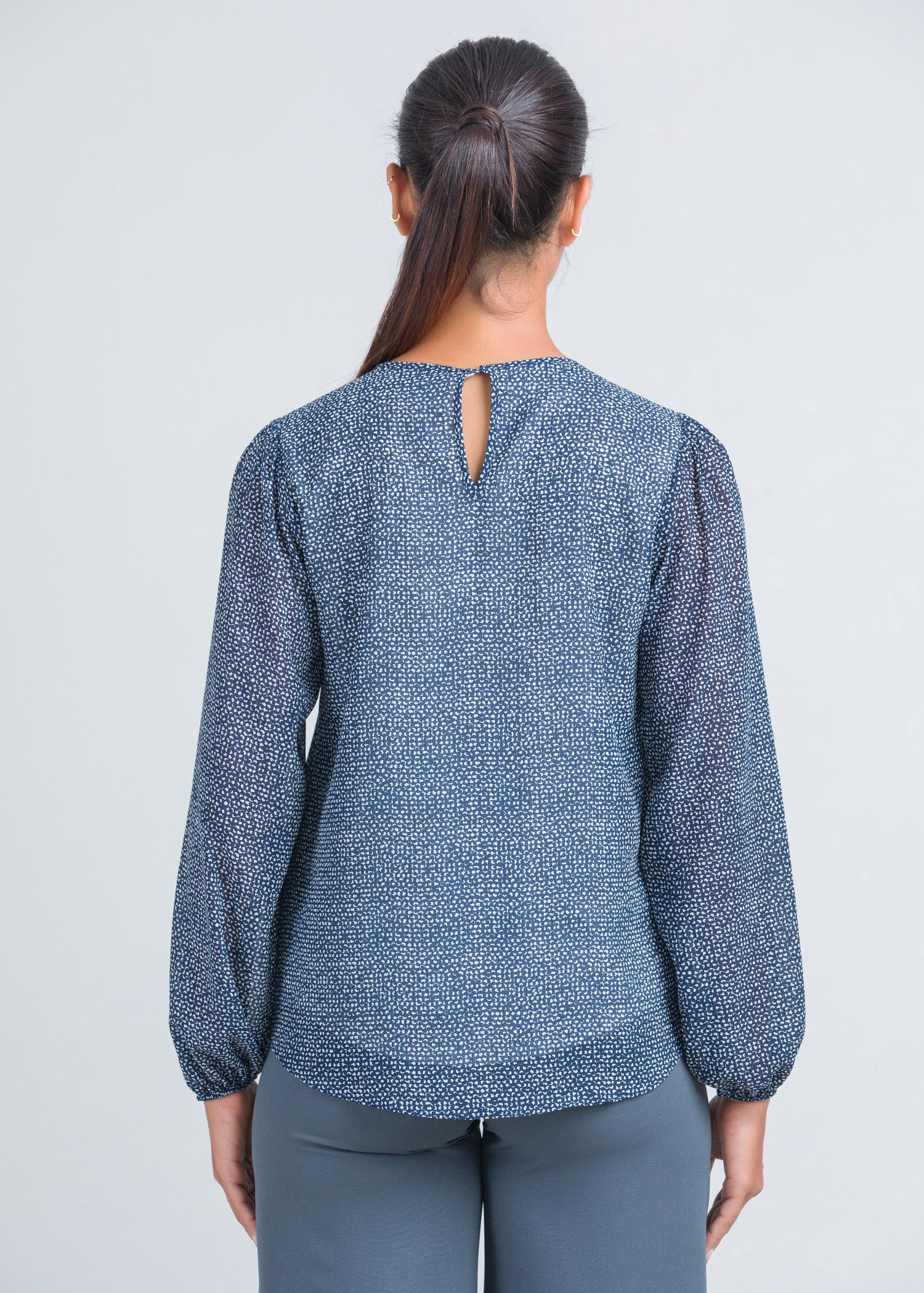 Long sleeve blouse with round neck