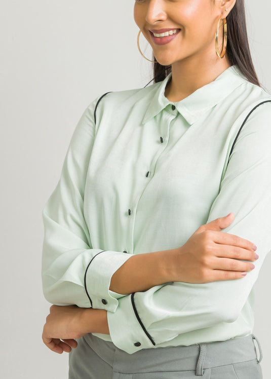 Contrast piping detail blouse