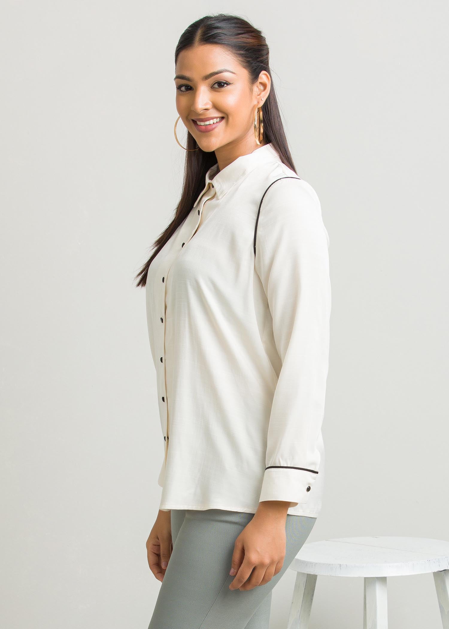 Contrast piping detail blouse