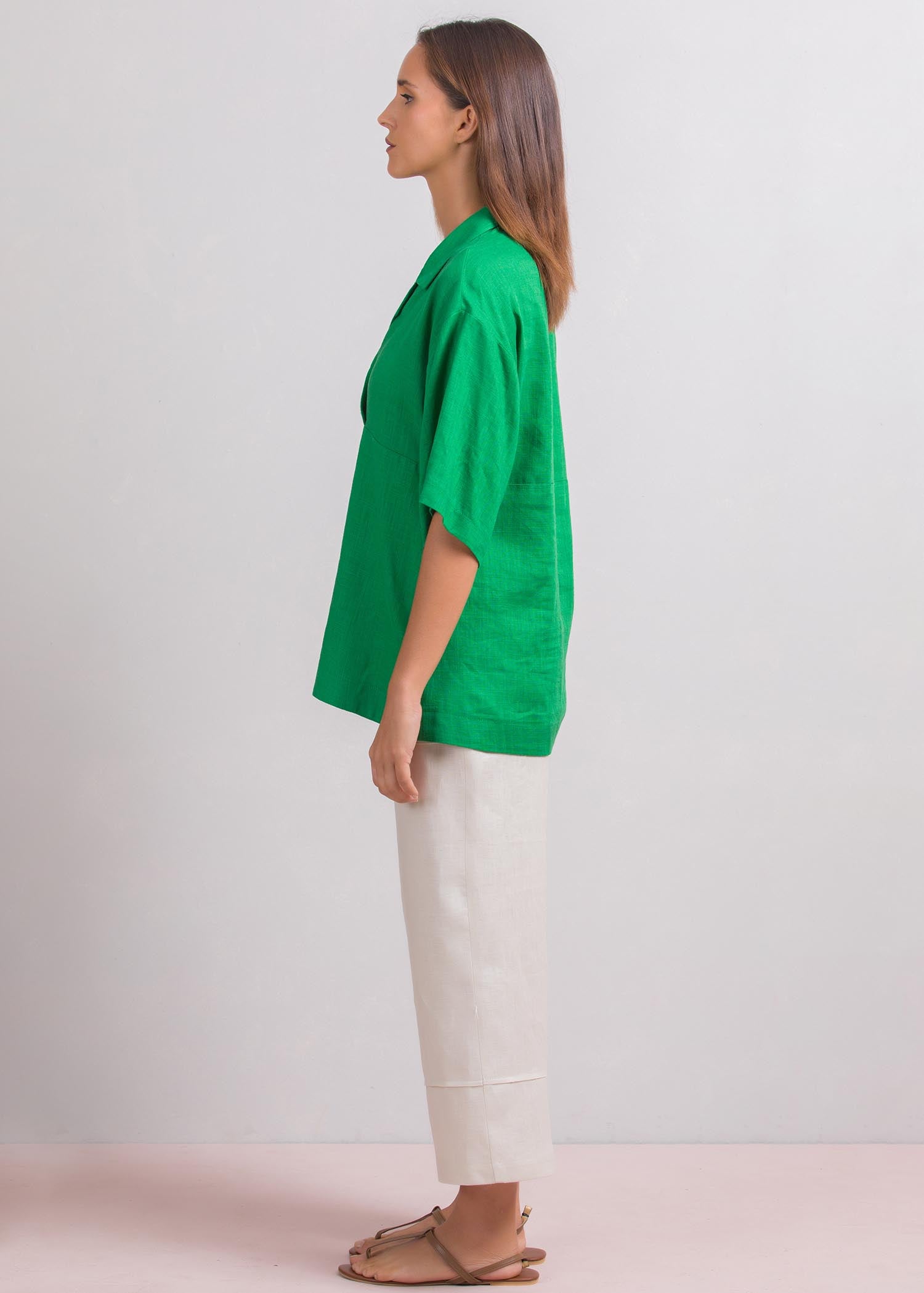 Boxy blouse with collar
