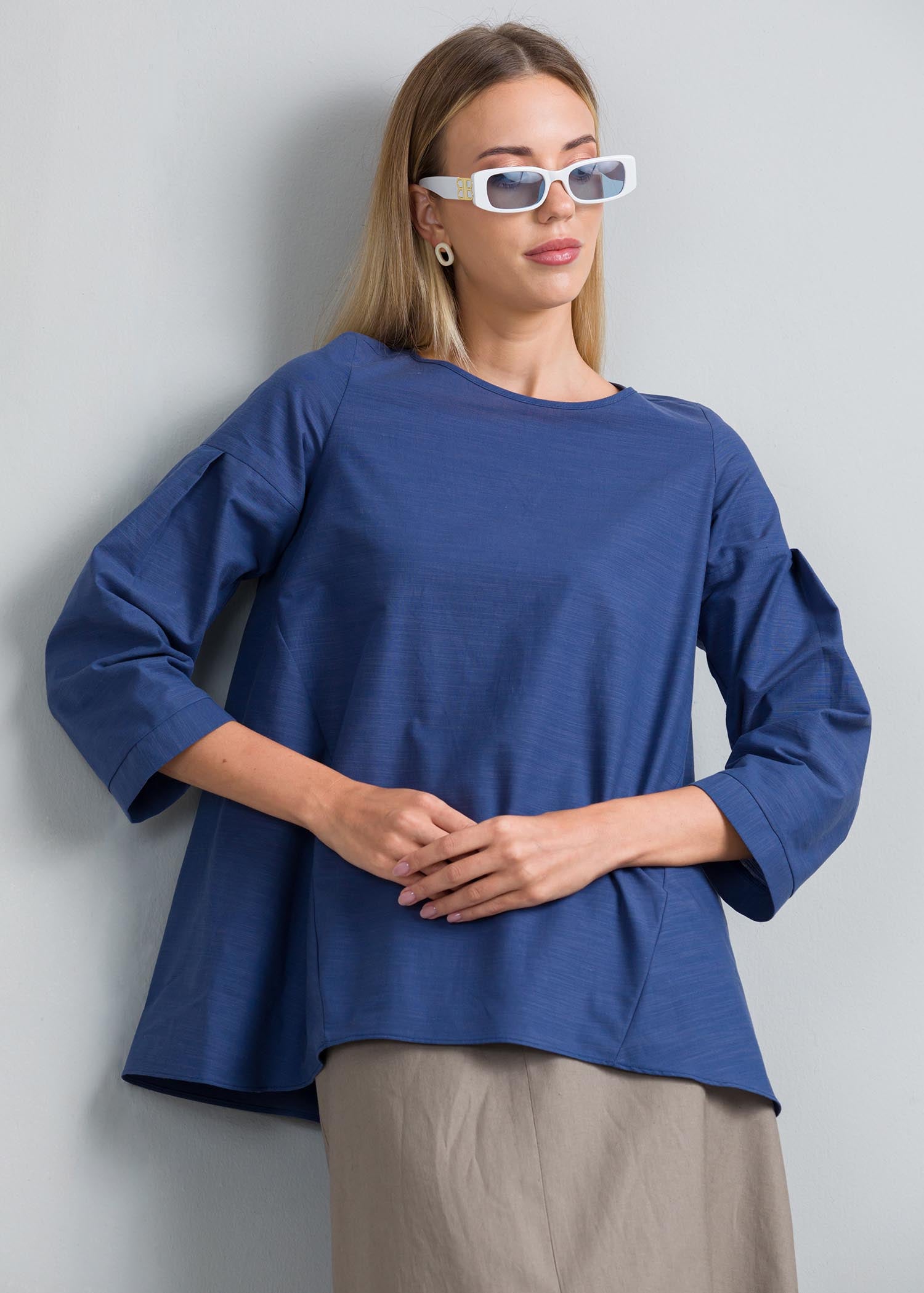 Blouse with back ruching