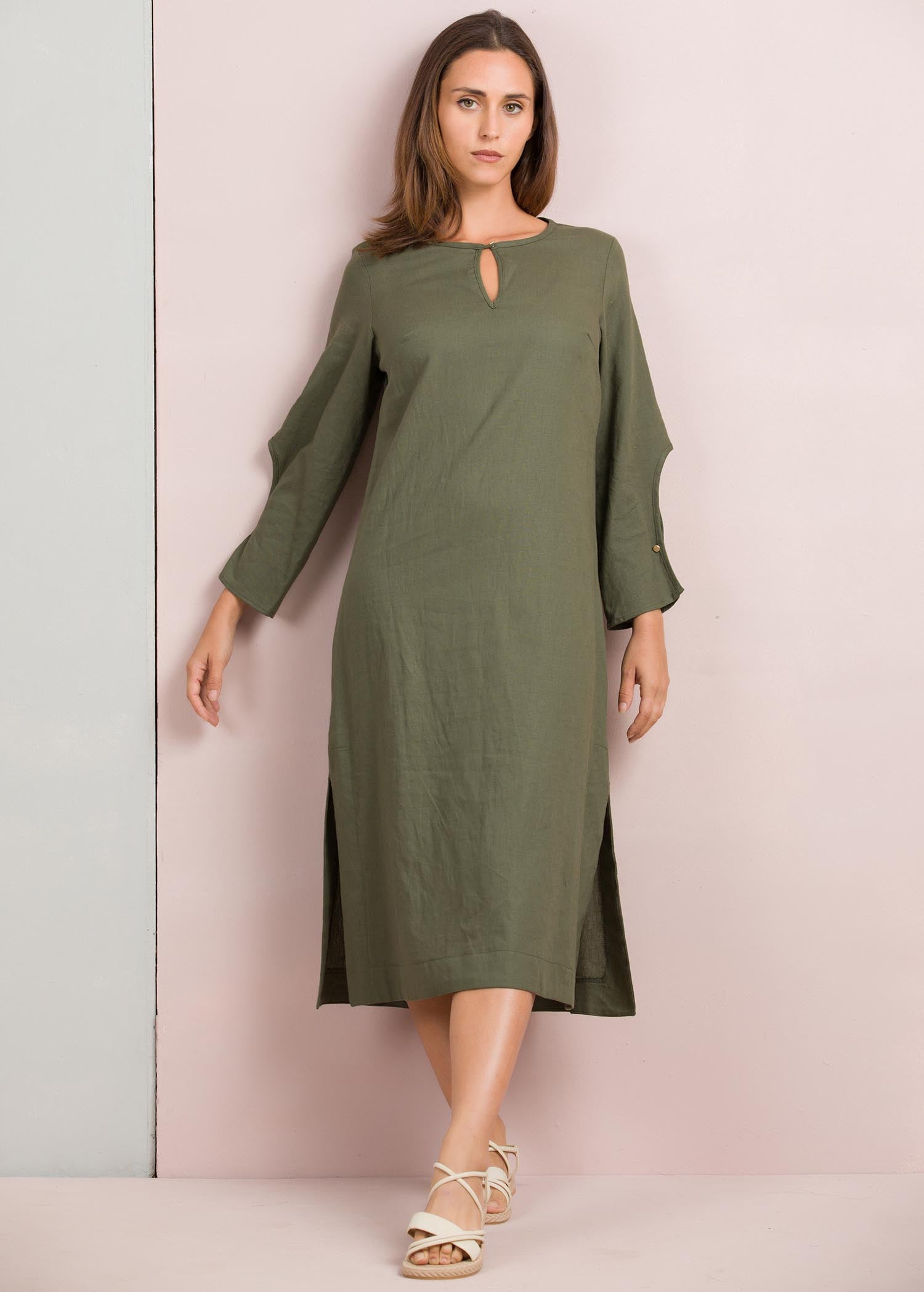 Round neck dress with sleeve cut-out