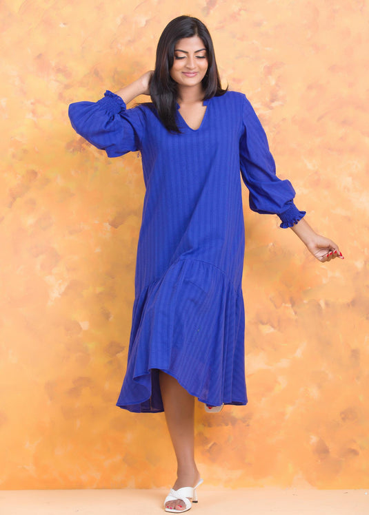 Neck pleated long sleeve midi dress