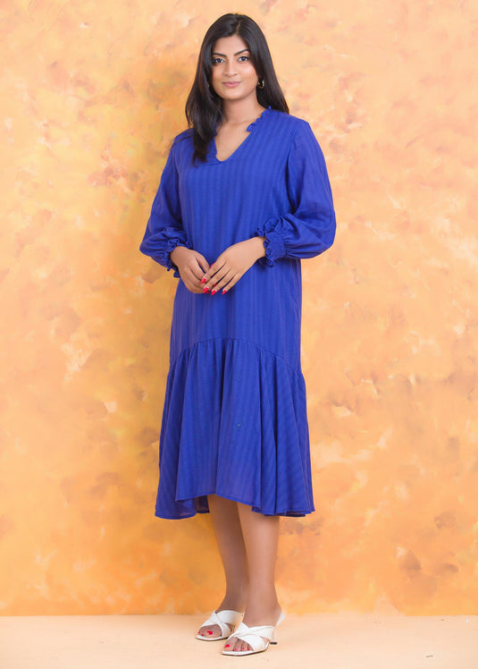Neck pleated long sleeve midi dress