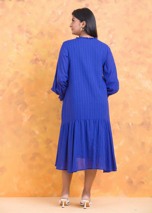Neck pleated long sleeve midi dress