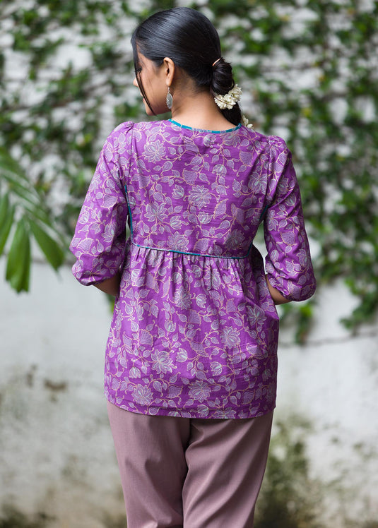 Printed top with contrast piping