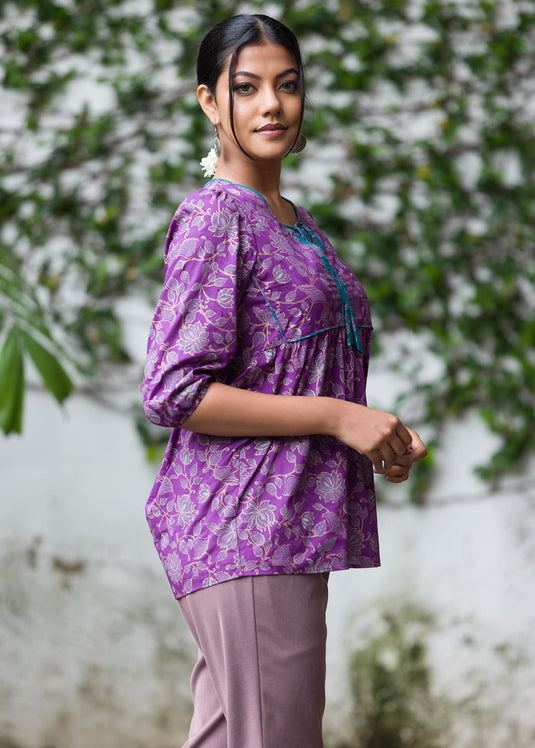 Printed top with contrast piping