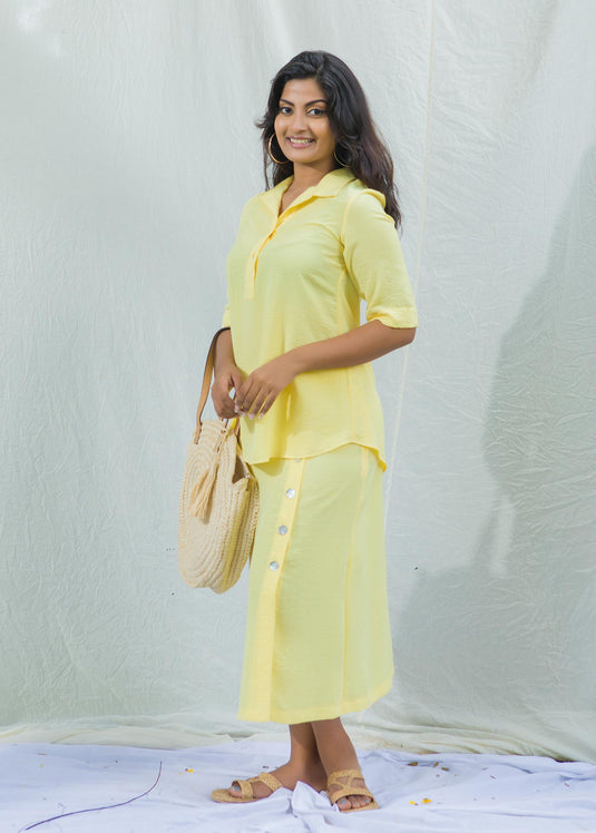 Blouse with short placket