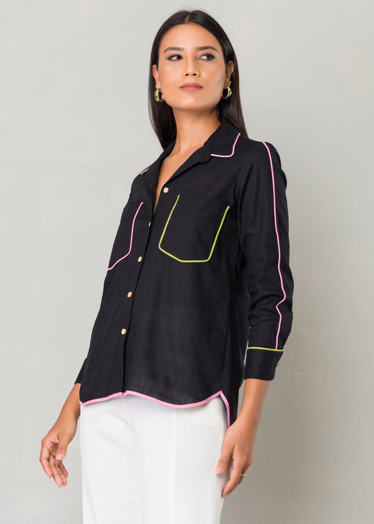 Contrast piping detailed shirt