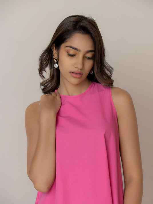 Sleeveless trapeze dress