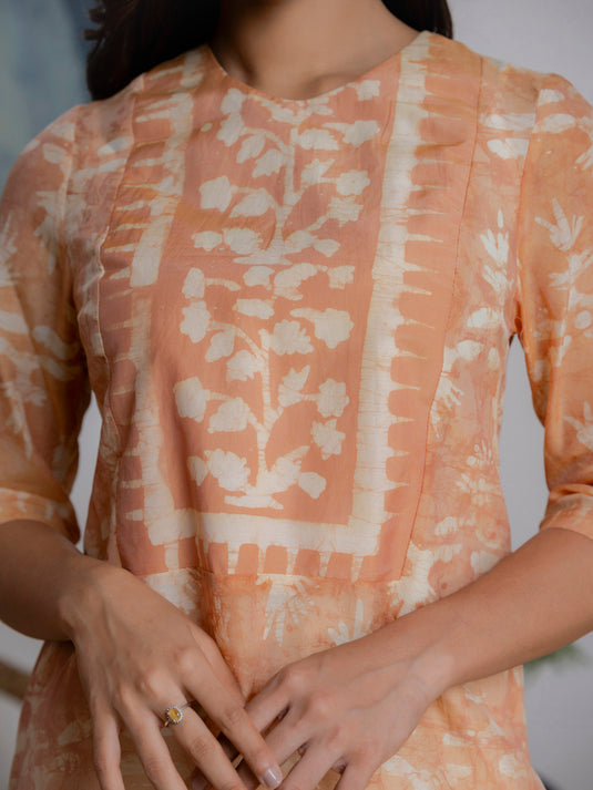 A-line dress detailed with round neckline yoke