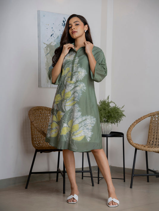 Collar detailed trapeze dress