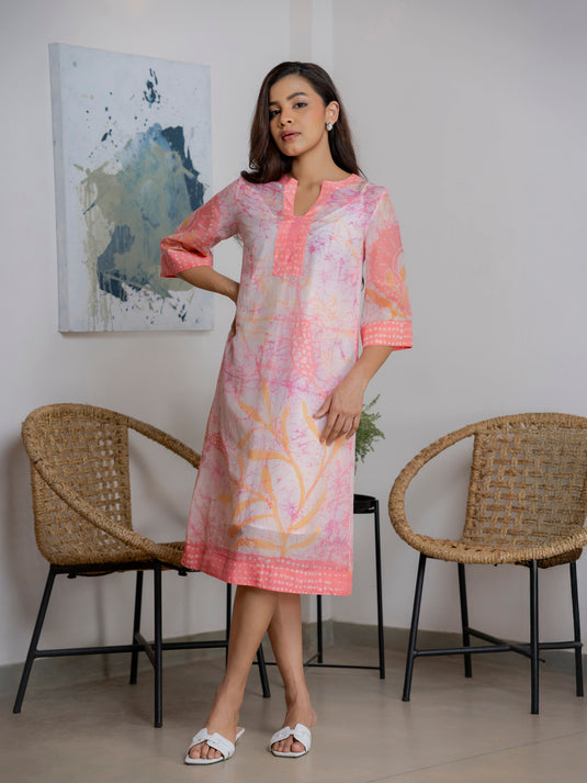 V- neckline dress detailed with borders