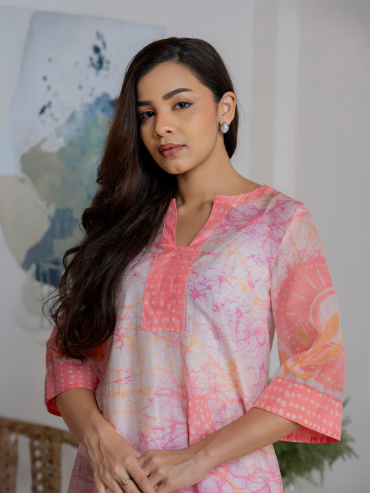 V- neckline dress detailed with borders