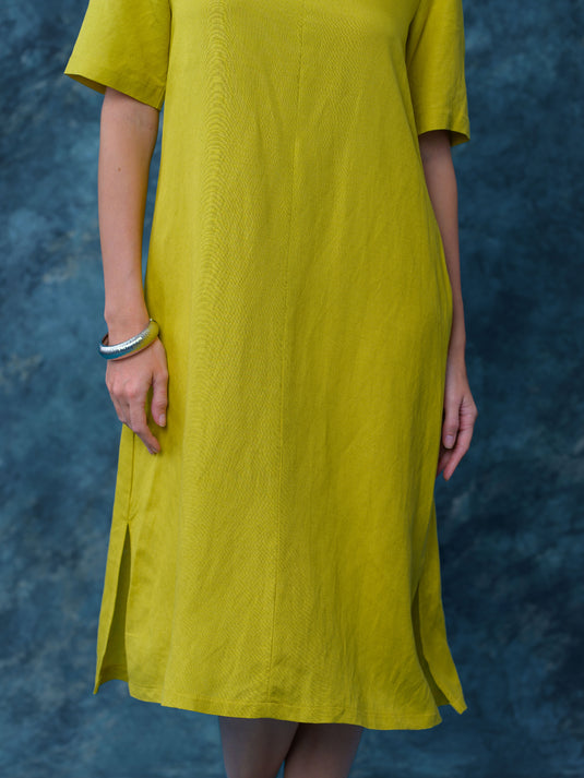 Midi length basic dress with collar