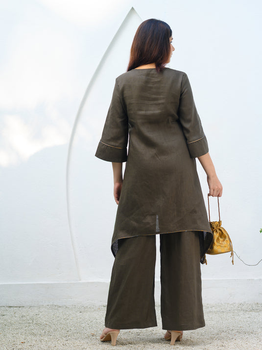 Premium linen kurtha top with contrast piping detail