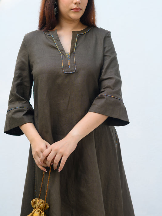 Premium linen kurtha top with contrast piping detail