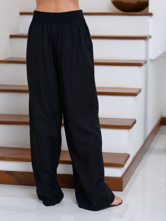Wide leg pant with pin tuck