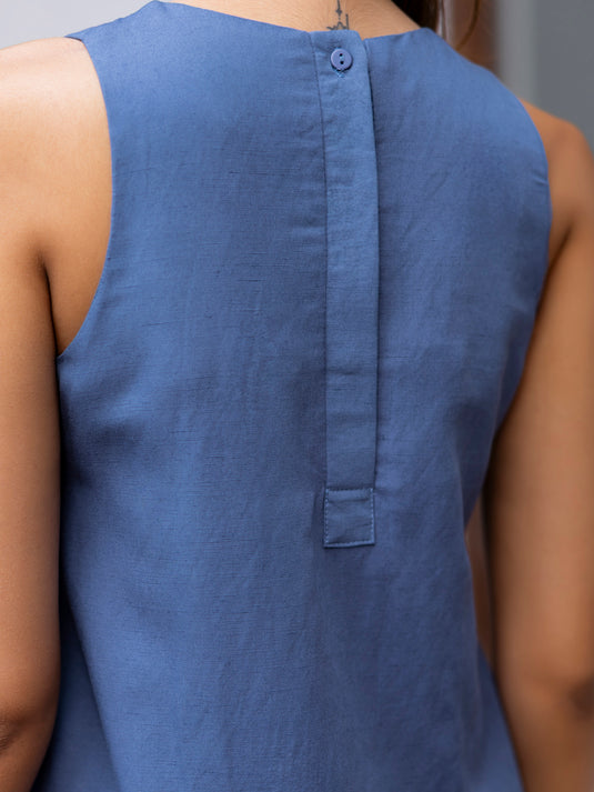 SLeeveless midi dress with curve hem