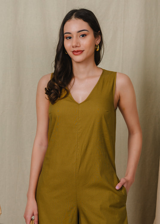 V neck jumpsuit with side pockets