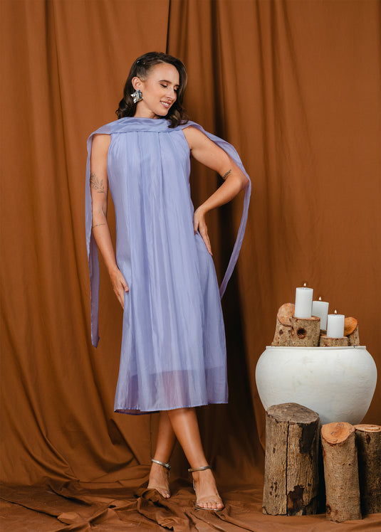 Sleeveless midi length dress with tie detailing