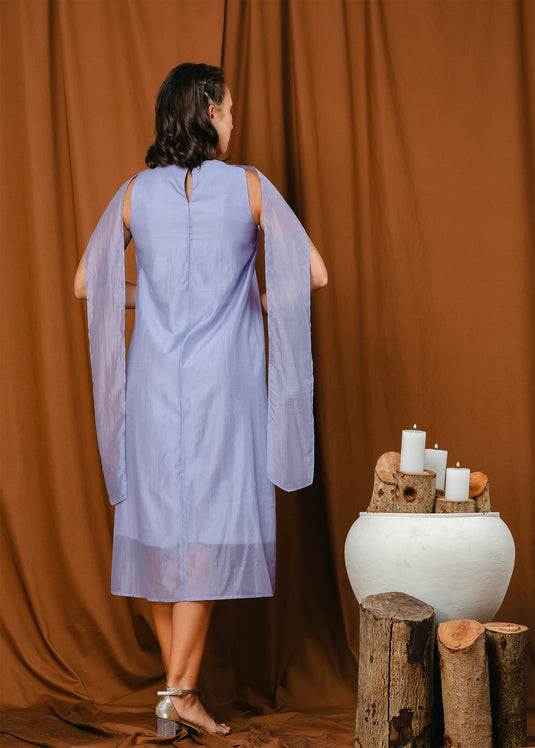 Sleeveless midi length dress with tie detailing