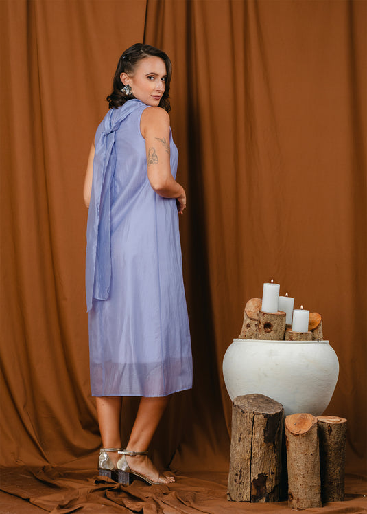 Sleeveless midi length dress with tie detailing