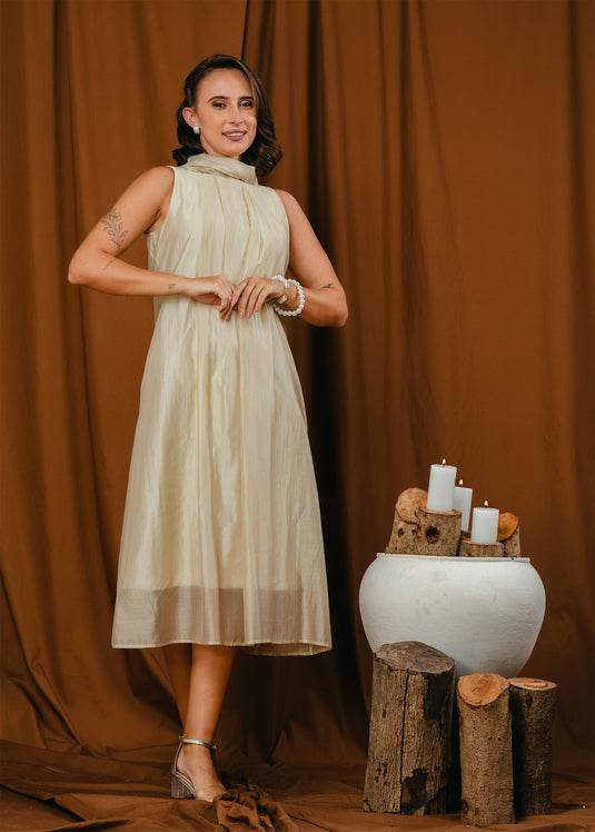 Sleeveless midi length dress with tie detailing