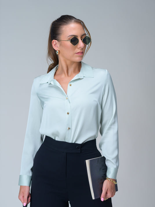 Basic shirt with gold buttons