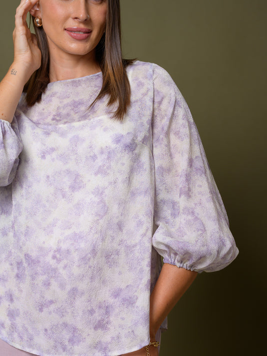 Printed basic top with balloon sleeves