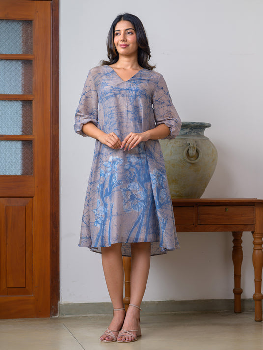 V- neck puff sleeve floral detailed batik dress