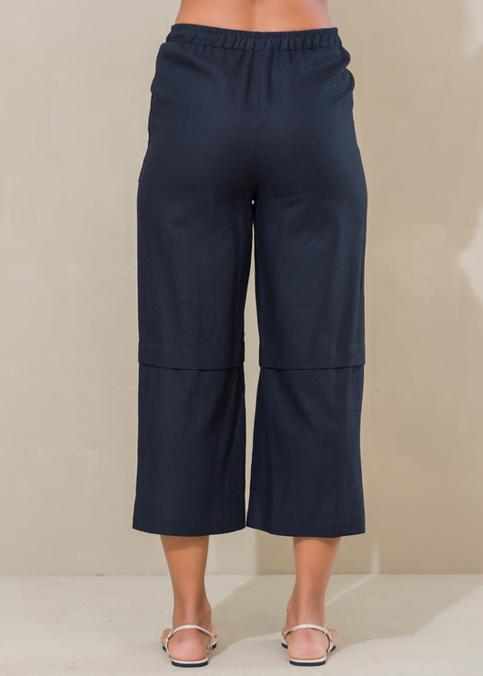 Three quarter linen pant with pleat detail