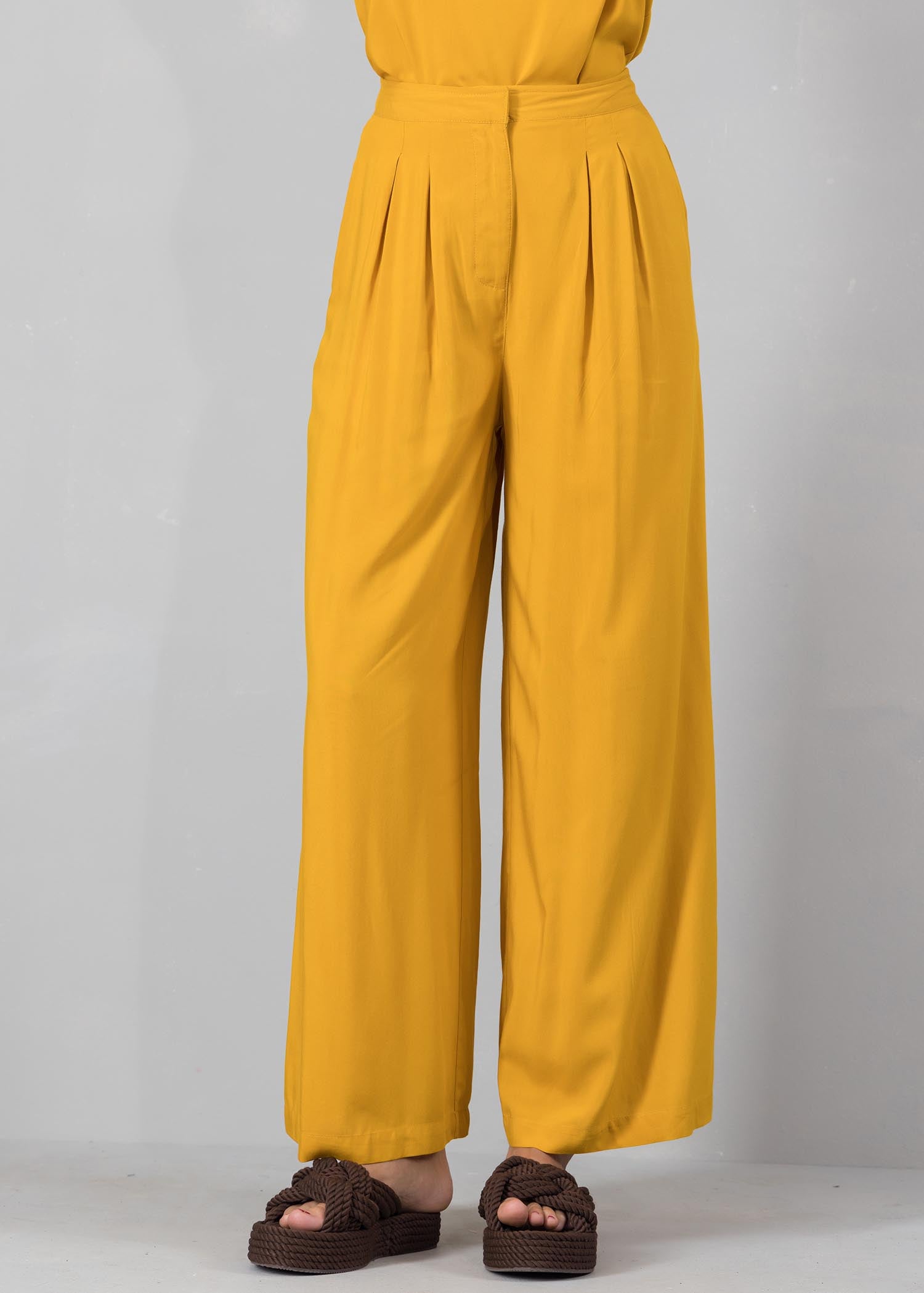 Pleated pant with elasticated back