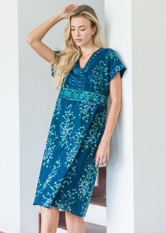 Short Sleeved V-neck Batik Deailed Dress