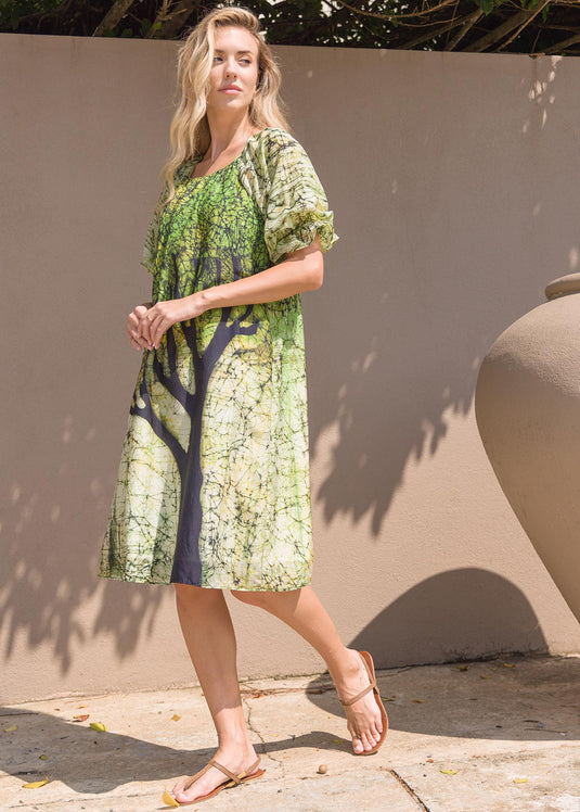 Puff sleeved straight batik dress