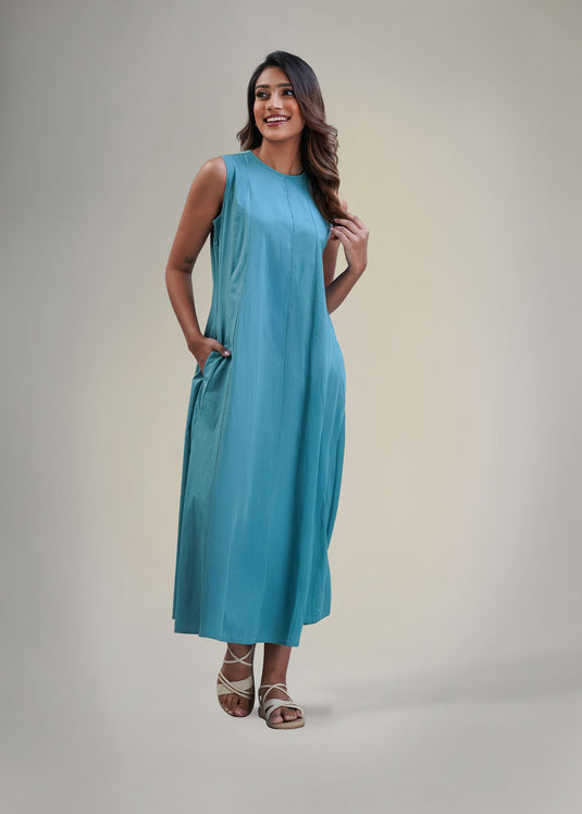 Cut panel detailed midi dress