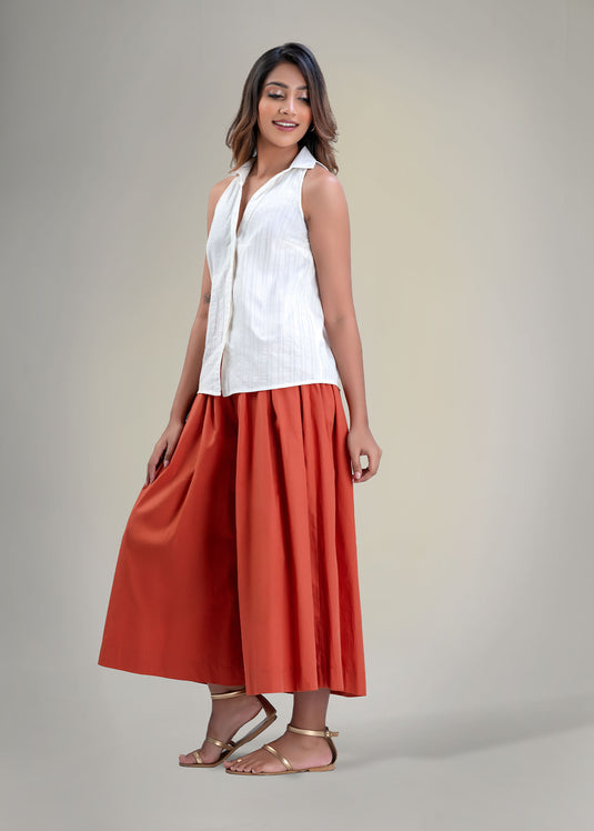 Sleeveless halte top with collar