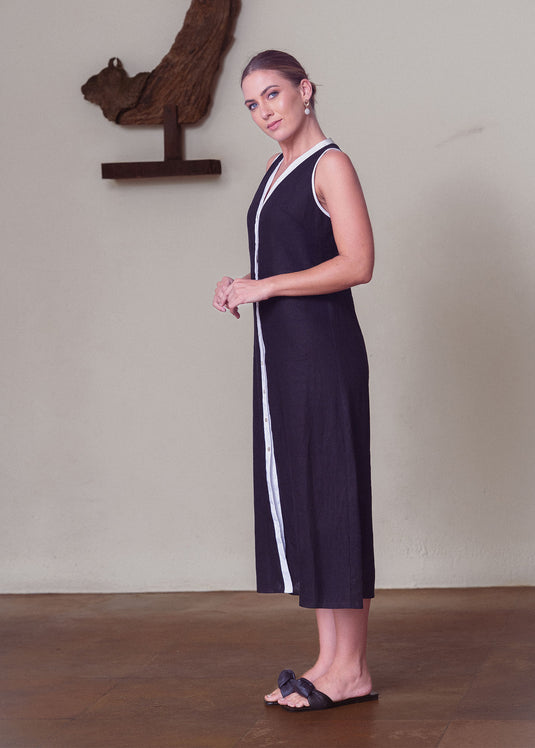 Sleeveless midi dress with costrast detail