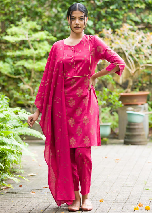 Printed kurtha top with gold colour piping