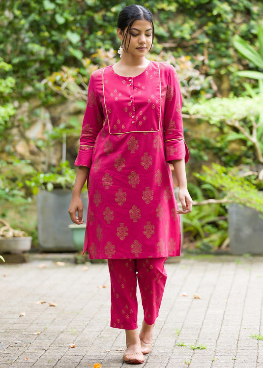 Printed kurtha top with gold colour piping