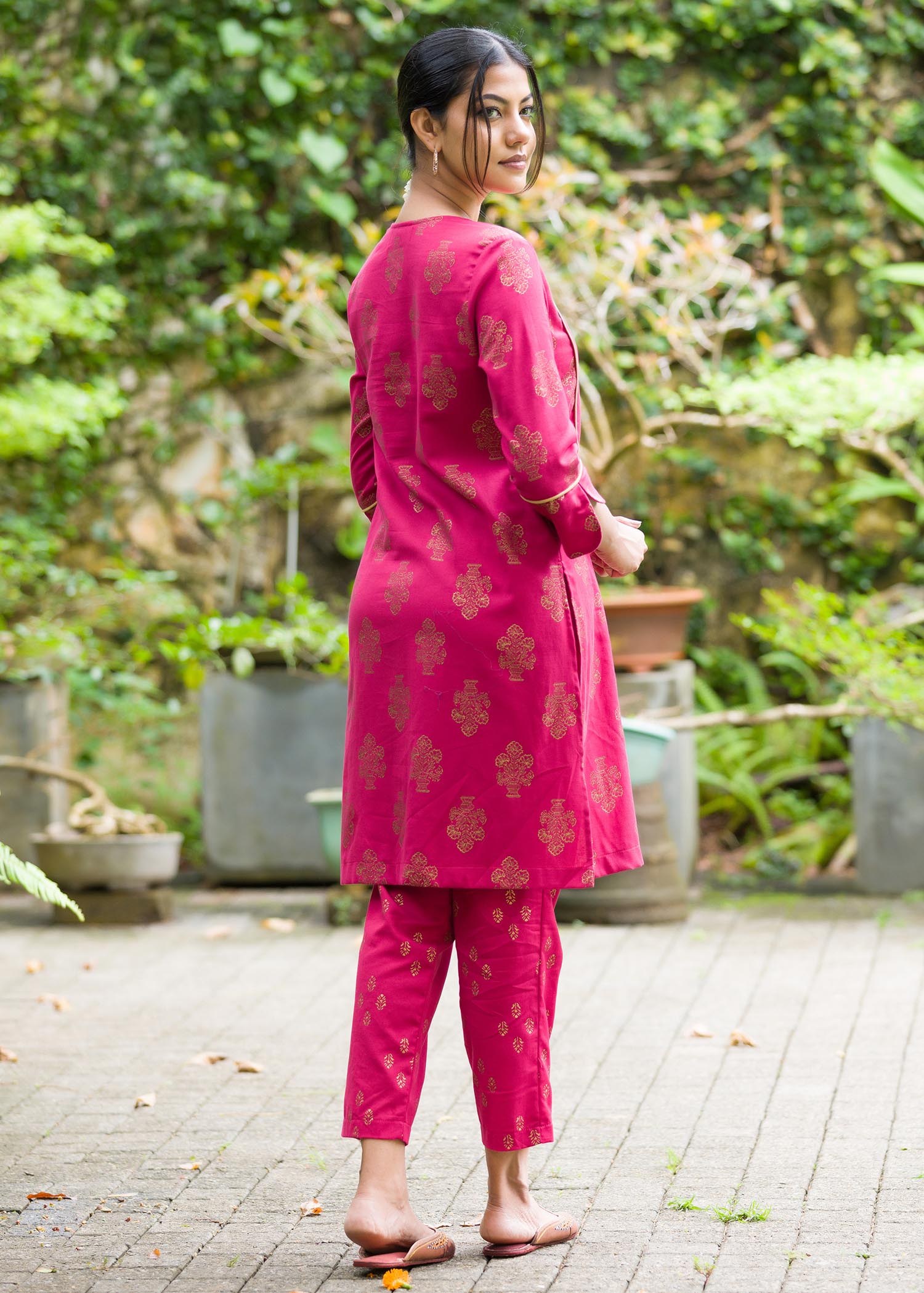 Printed kurtha top with gold colour piping