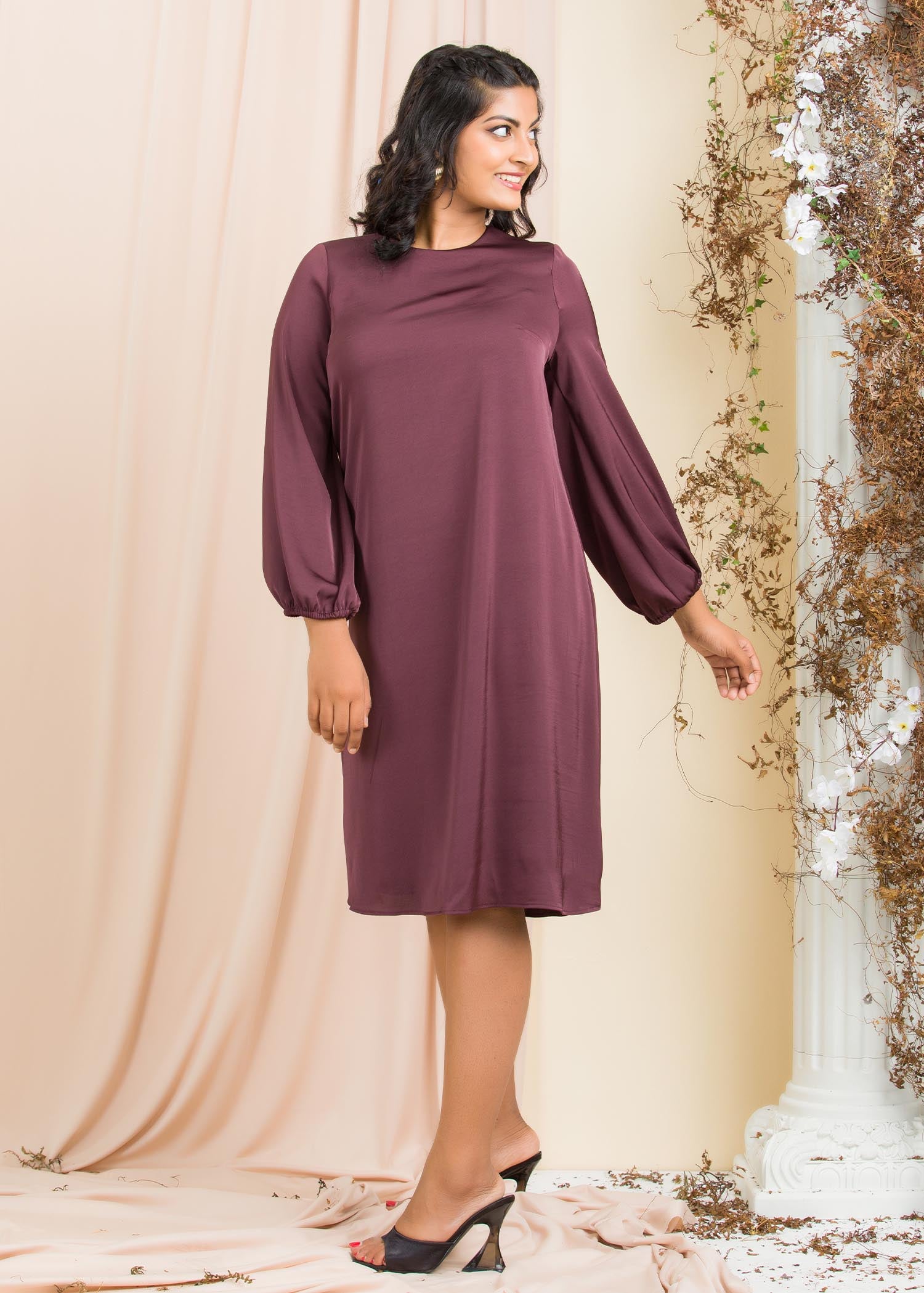 Basic shift dress with long sleeves