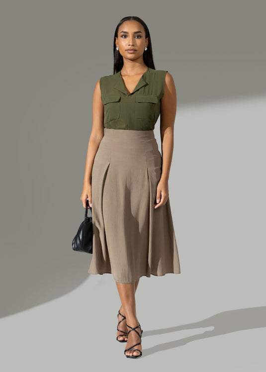 Sleeveless blouse with pockets