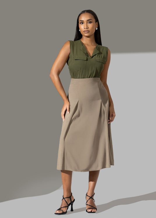 Sleeveless blouse with pockets