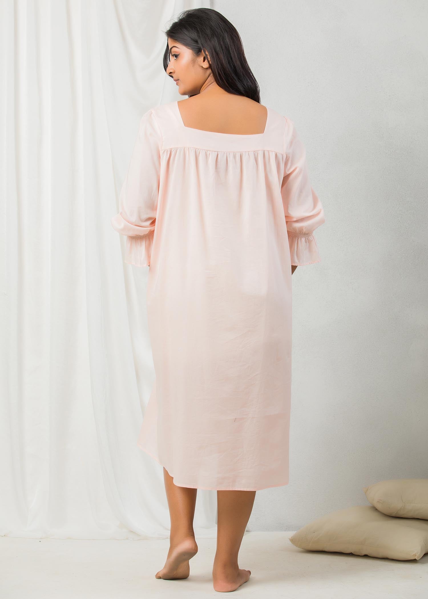 Three quarter sleeve nightgown